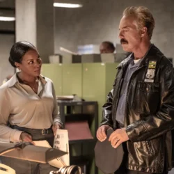 Titus Welliver joue dans un nouveau thriller policier, mais il a encore pris le temps de revenir dans le rôle de Bosch dans la saison 2 de « Ballard »