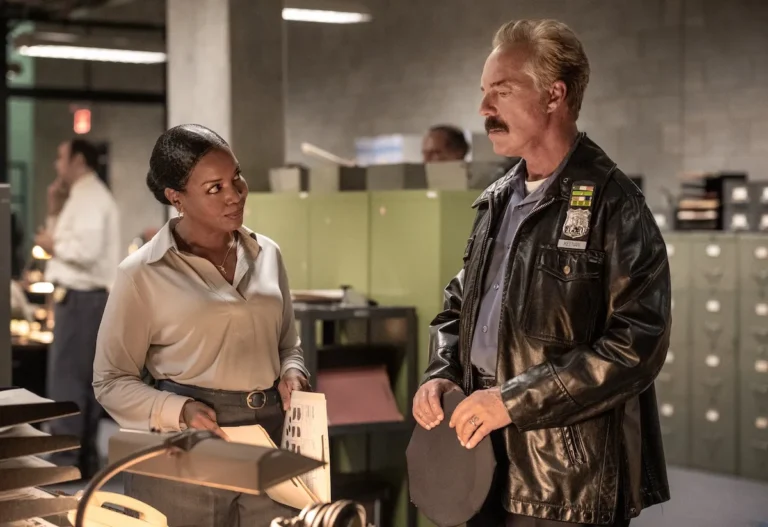 Titus Welliver joue dans un nouveau thriller policier, mais il a encore pris le temps de revenir dans le rôle de Bosch dans la saison 2 de "Ballard"