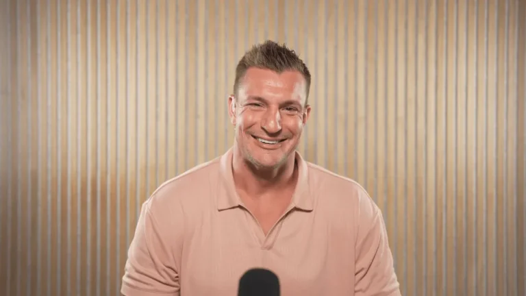 La piste de danse était "poppin" au mariage de Taylor Swift et Travis Kelce, selon Rob Gronkowski