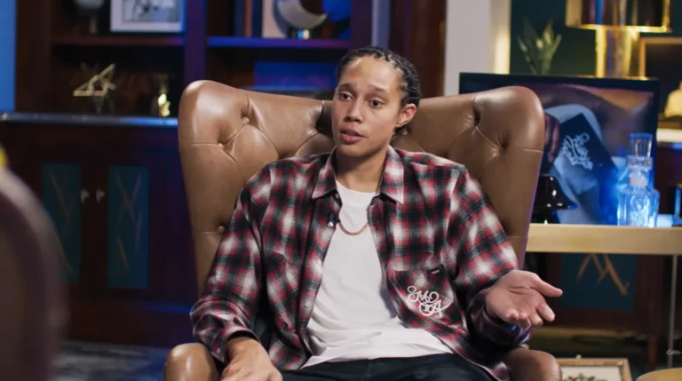Brittney Griner parle de matelas ensanglantés, de déchets humains partout et d'autres conditions déplorables dans la prison russe