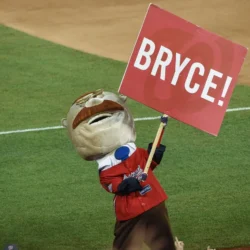 Comment Bryce Harper a été impliqué dans un procès contre FanDuel