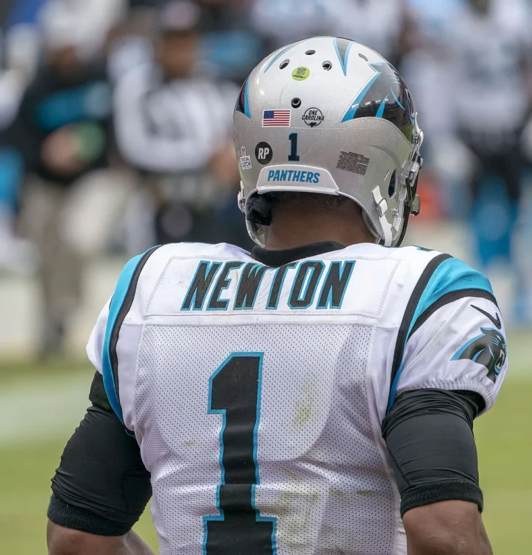 ESPN met Cam Newton au bord du trottoir au milieu de suppressions de talents choquantes
