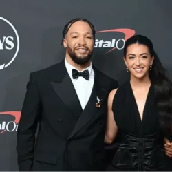 Jalen Brunson et sa femme étaient élégants sur le tapis rouge, mais la star de la NBA se sentait « vulnérable et exposée » sur scène