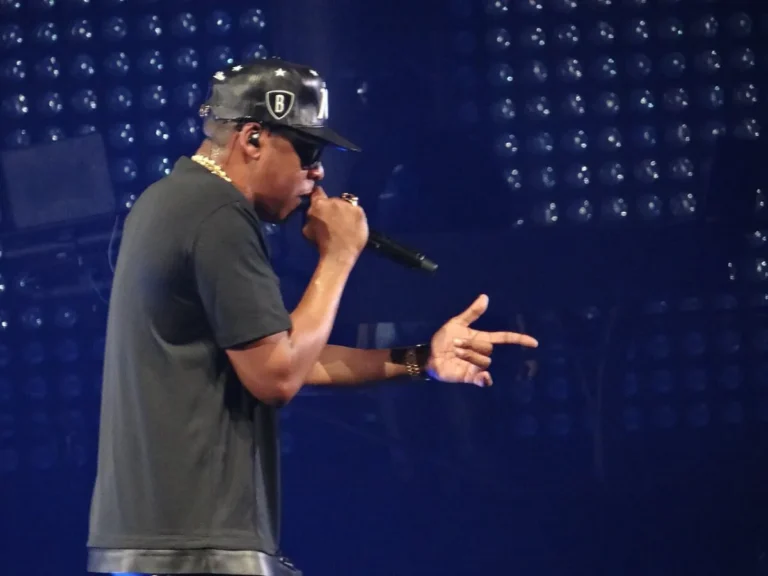 Jay-Z accusé d'être un hypocrite après le freestyle de Colin Kaepernick