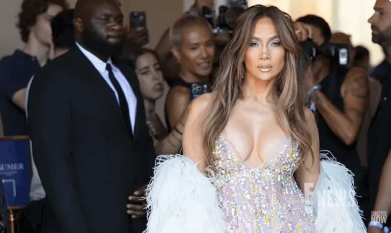 Jennifer Lopez sauvée après avoir perdu l'équilibre dans City Street