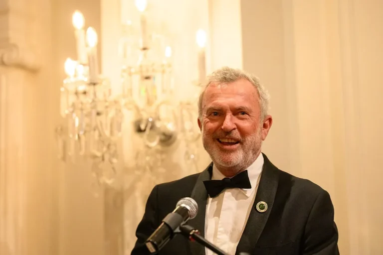 La famille de Sam Neill confirme qu'il n'avait pas de cancer avant sa mort