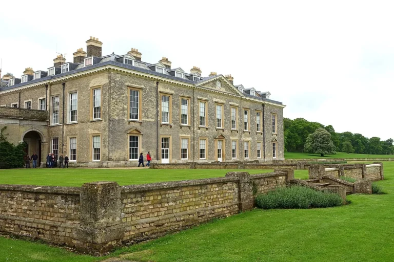 Les enfants du Sussex visitent le lieu de sépulture de la princesse Diana au domaine d'Althorp