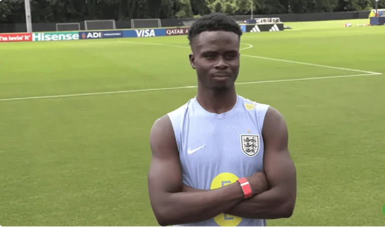Quelle est l’origine ethnique de la star du football Bukayo Saka ?