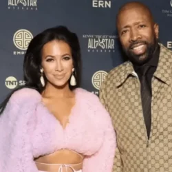 L&rsquo;analyste de la NBA Kenny Smith se marie pour la troisième fois ; Qui est sa femme croate, Tia Jurcic ?