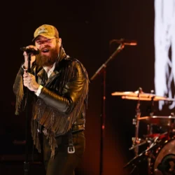 L&rsquo;énorme bague de fiançailles de Post Malone pour Christy Lee montre la « confiance » dans la simplicité, déclare un expert