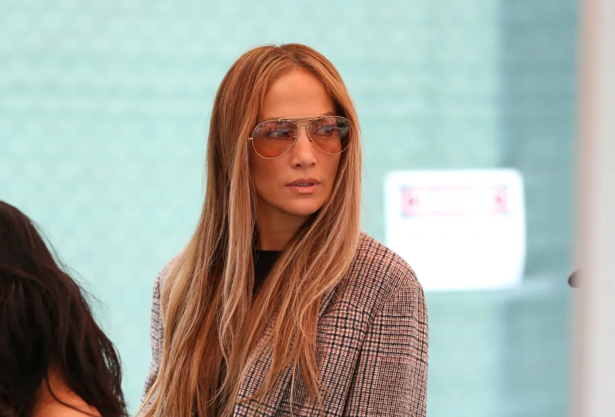 Jennifer Lopez a eu des « demandes de vestiaire de diva » et Shania Twain a refusé « d'ouvrir les portes elle-même », déclare le manager qui a travaillé avec eux