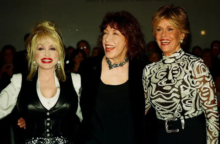 Jane Fonda a révélé la photo aux yeux louches qui a rendu Dolly Parton « très bouleversée »