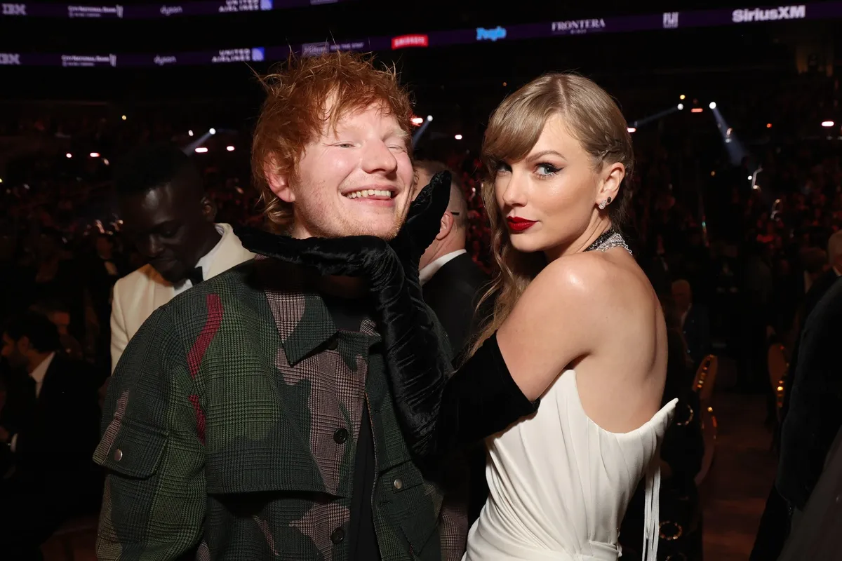Ed Sheeran et Taylor Swift assistent à la 66e cérémonie des GRAMMY Awards à la Crypto.com Arena