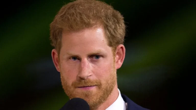 Les experts royaux qualifient le prince Harry de « désespéré » de se réconcilier avec William en tant que Bond au « plus bas historique »
