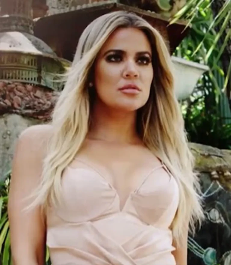 Pourquoi Khloé Kardashian se dispute-t-elle avec le professeur avec qui elle a flirté ?